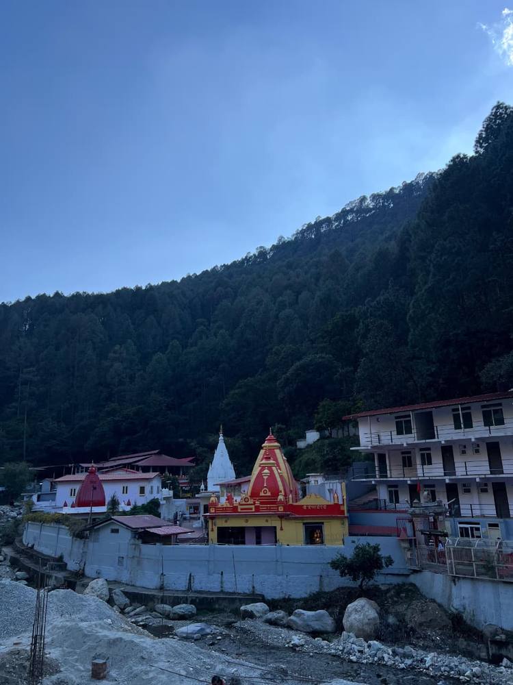 Kainchi Dham ashram of Neem Karoli Baba beside the river on the Almora–Nainital road